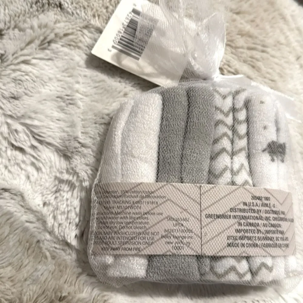 NWT Baby Lounge Washcloths- Set Of 4‎ white & Gray Baby Zebra Waves Solid Gray
